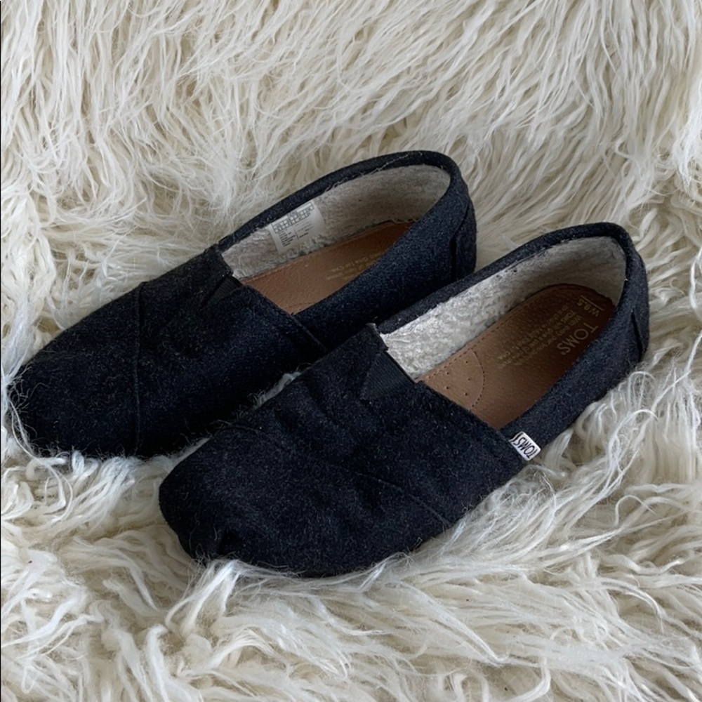 Women’s Sherpa lined wool Tom’s Classic Slip ons